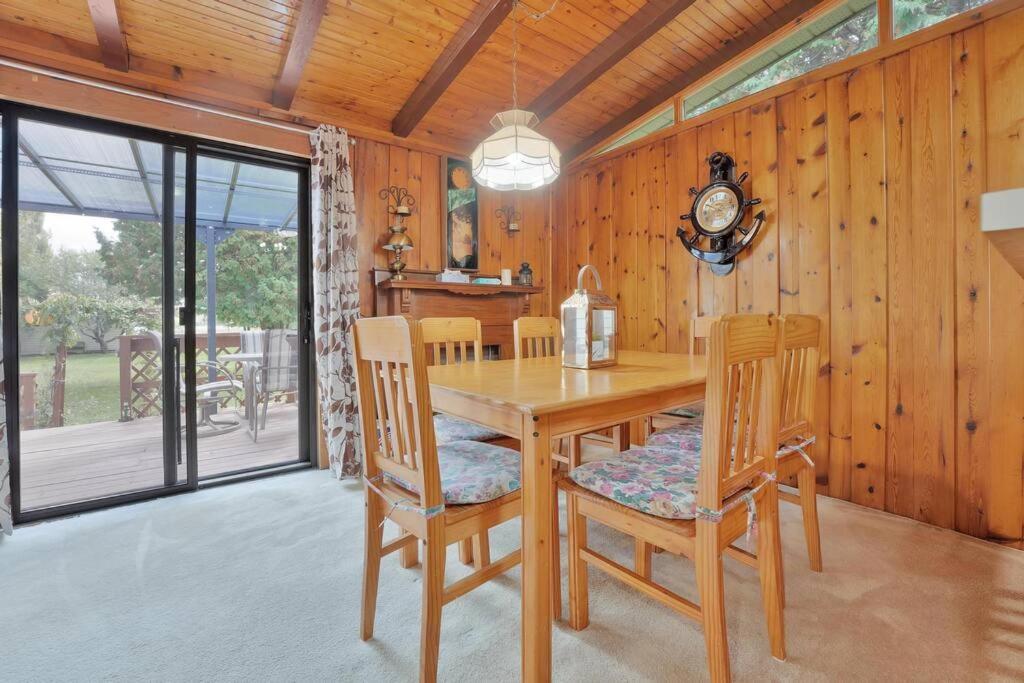 Rustic Cottage On Canal Lake Carden Εξωτερικό φωτογραφία